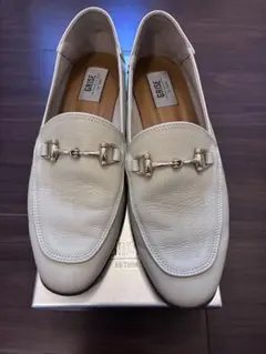 LE TALON GRISE ホワイトレザー ローファー 低ヒールのサムネイル