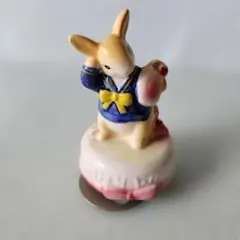 ウサギのフィギュア付きオルゴール - メルカリ