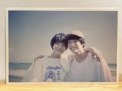 さくらしめじ Sakurashimeji 公式フォト 海辺のツーショット 1枚