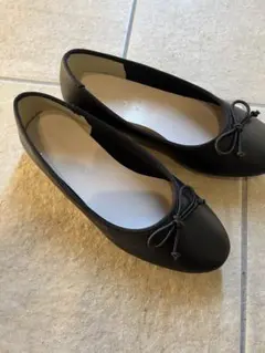 黒 リボン付き バレエシューズ