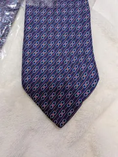 Ferragamo ネクタイ ネイビー　シルク　クリーニング済み