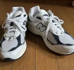 New Balance 2002R ホワイト/ネイビースニーカー