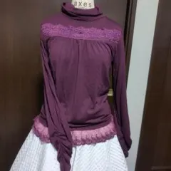 axes femme パープルタートルネックレースカットソー