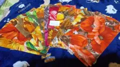 ちょっと厚みの有る光沢が有る布です
