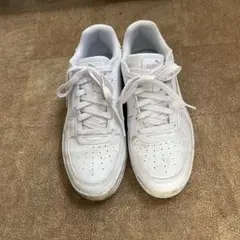 PUMA ホワイト スニーカー