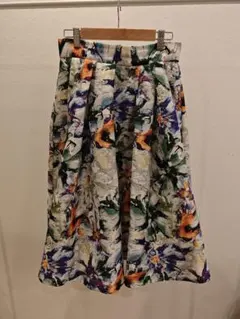 H&M 花柄 ジャガード フレアスカート ひざ丈のサムネイル