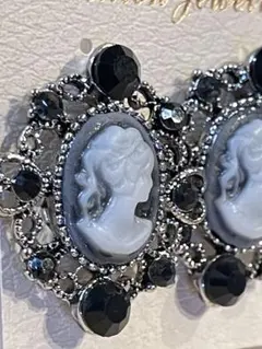 グレー・ブラック・ホワイトのカメオスタイルイヤリング SALE