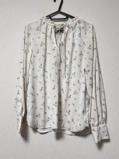 花柄シフォンブラウス 長袖 クリーム色