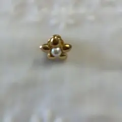 ゴールド パール付き花型ブローチ