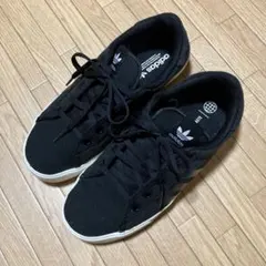 adidas スニーカー