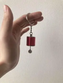 レトロ風 金属キーホルダー ギミック付き（可動）赤 シルバー