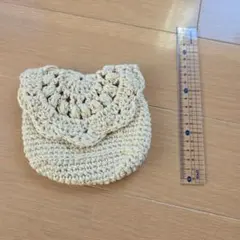 ベージュ かぎ針編み フリルポーチ