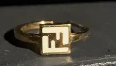 FENDI ロゴ フープピアス ゴールドカラー