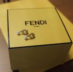 【最終値下げ】FENDI　パール付きロゴデザインピアス　エフイズフェンディのサムネイル