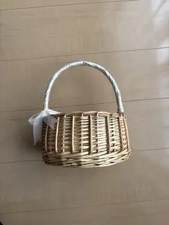 リボン付き丸型バスケット