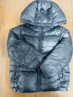 MONCLER ブラックダウンコート フード付き