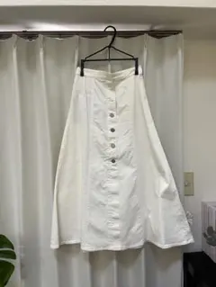 ユニクロ⭐️ホワイトデニム ボタン付きロングスカート