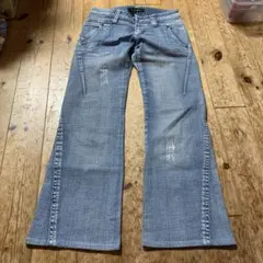 ローライズ ブーツカット デニム ダメージ加工のサムネイル