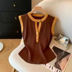 ブラウンオレンジボタン付きニットトップス