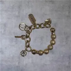GUESS ゴールドカラー チャームブレスレットのサムネイル