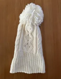 ホワイトニット帽 ポンポン付き