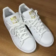 adidas Stan Smith ホワイト x ゴールド スニーカー