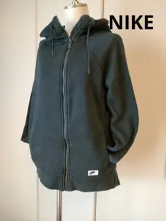 ブラック パーカー