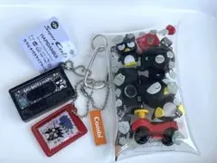 サンリオキャラクターグッズ　バッドばつ丸　ガチャ詰めポーチ　赤　黒色系