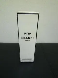 新品未開封　CHANEL シャネル　N°19 オードトワレ　香水　100ml