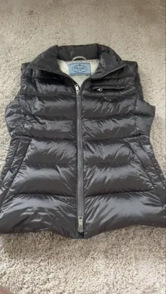 PRADA グレー ダウンベスト