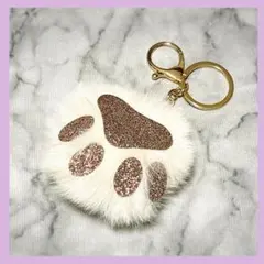 ファー　キーホルダー　チャーム　肉球　キラキラ✨