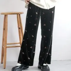 [LOWRYS FARM] ベロア刺繍フレアパンツ　ワイド　花柄　ブラック　F