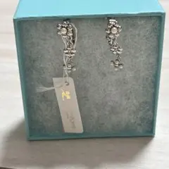 新品‼️クレージュ　レトロ　花　クリップイヤリング　ストーン付き