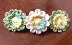 ハンドメイド☆綺麗なグラデーションカラーのお花モチーフがついたバレッタレース編み