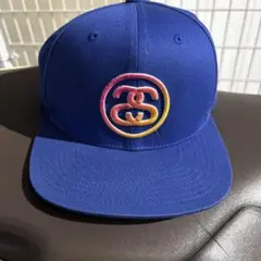 Stussy 青いキャップ