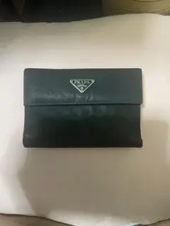PRADA 黒 レザー 二つ折り財布