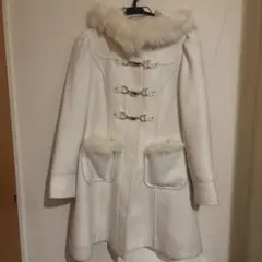 ホワイトファー付きダッフルコート