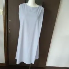 ライトグレー ノースリーブ ひざ丈ワンピース