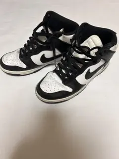 NIKE DUNK HIGH ブラック ホワイトのサムネイル