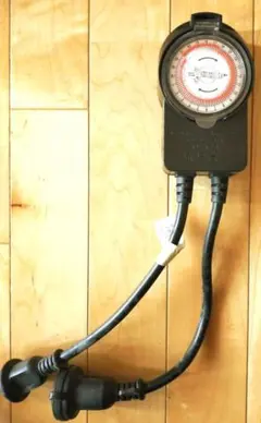 24時間ON/OFFタイマーコンセント 防雨型　キャップ付