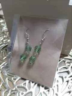 No.263 スワロフスキー8mmの黄緑色ピアス