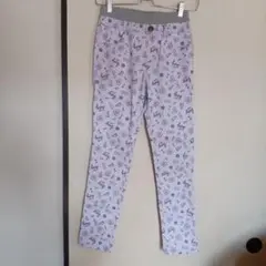 スリムフィット長ズボン 薄紫色 ハート英字柄