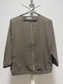 【匿名配送】カーキ ノーカラージャケット 7分袖 薄手 カーディガン