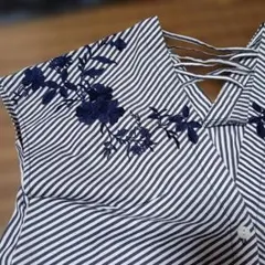 試着のみ！花柄刺繍 レースアップ ブラウス 半袖のサムネイル