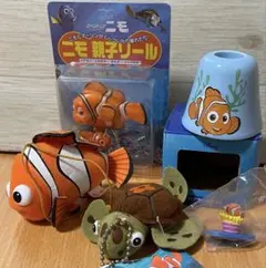 ４０　ファインディングニモスタンドリール付きキーホルダーぬいぐるみカプセルトイ