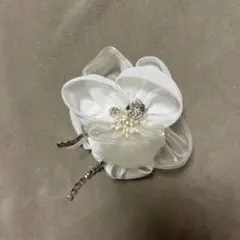 ホワイト フラワー　ブローチ コサージュ