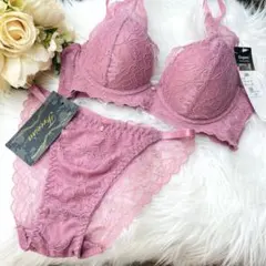 C65 ブラジャーショーツセット　新品タグ付き ピンクレース