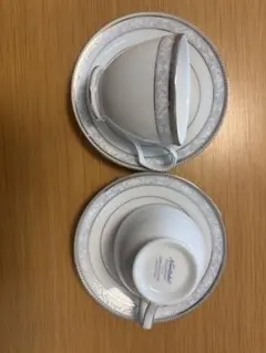 Noritake ホワイトカップとソーサーセット