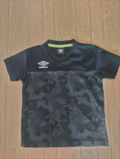 umbro カモフラージュ Vネックシャツ　130