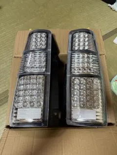 ジムニー jb23 社外LEDテールレンズassy 左右 助手席側のみ使用可能